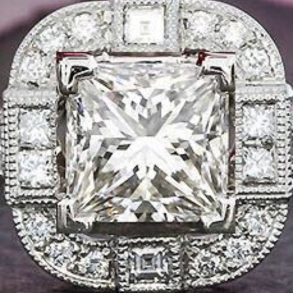 Meet your Posher, Nicole - Picture 1 of 1